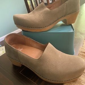 Dansko taupe clogs- size 40